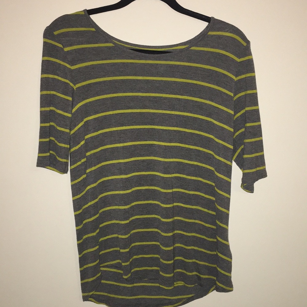 🎉🎉 NWOT  3/4 sleeve grey and yellow stripes top